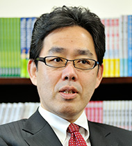 川島 隆太 氏